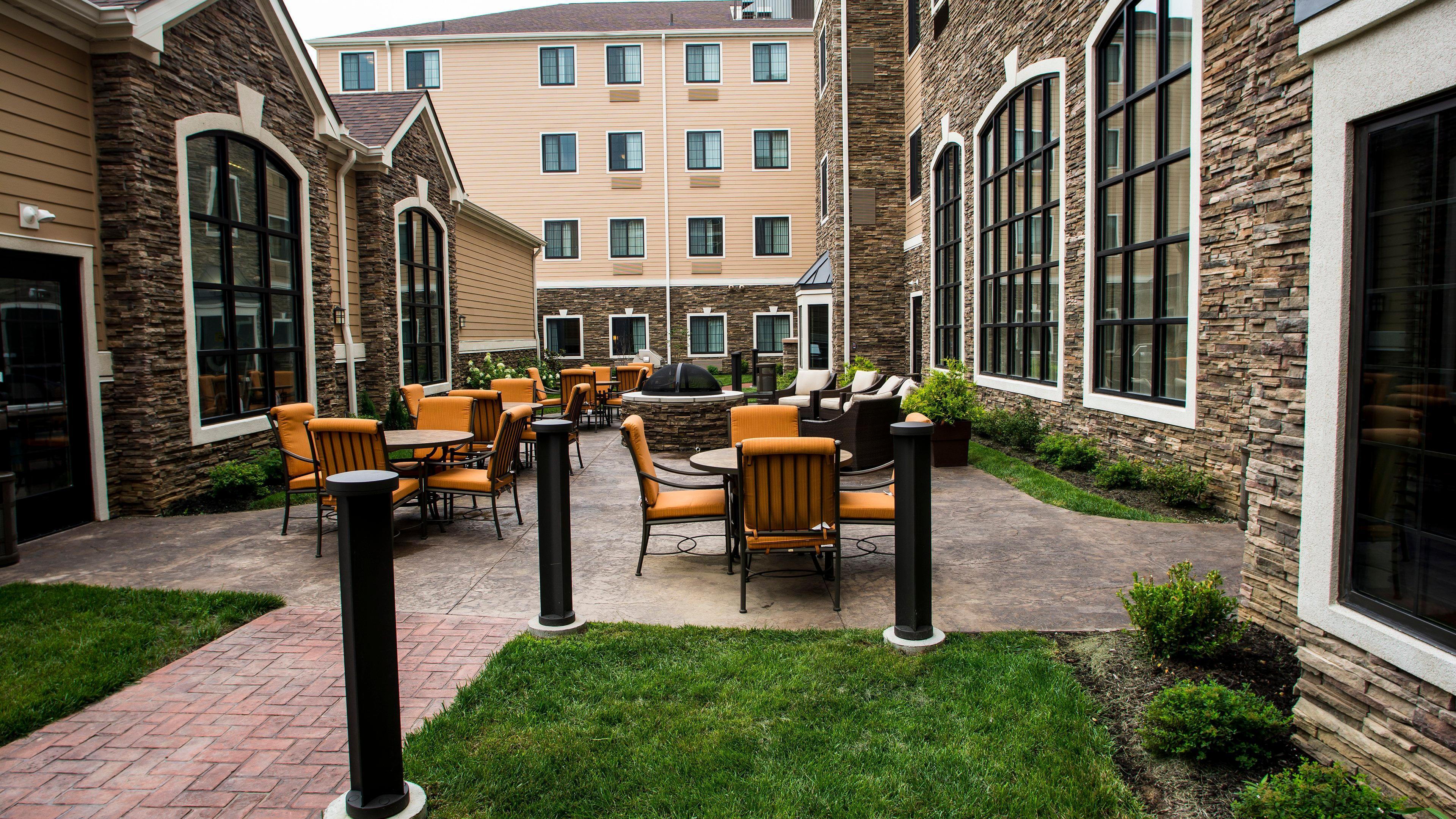 Staybridge Suites Lexington By Ihg Bagian luar foto